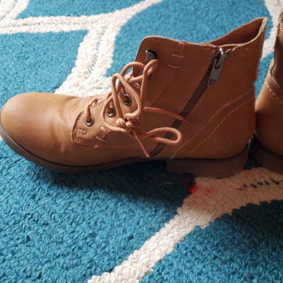 boots - Picture 2 of 3